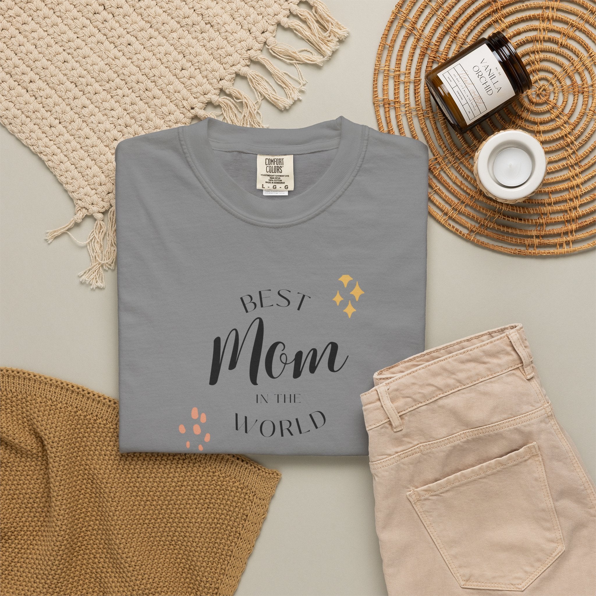 Best Mom in the World T-Shirt - Show Off Her Amazing Role - Wear it for Sunday Brunch