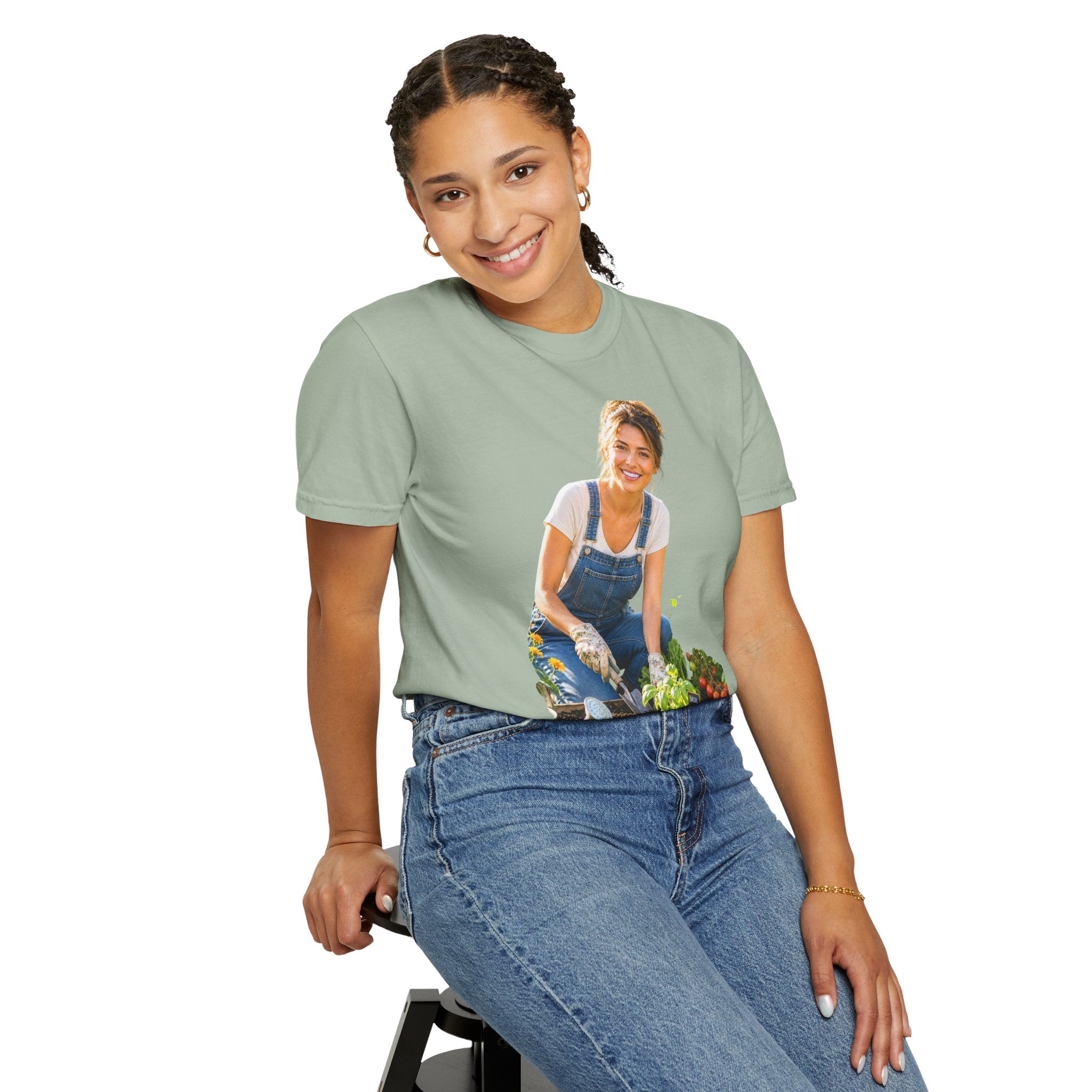 Mom Loves Gardening T-Shirt | Perfect for Plant Swap Lovers & Casual Strolls