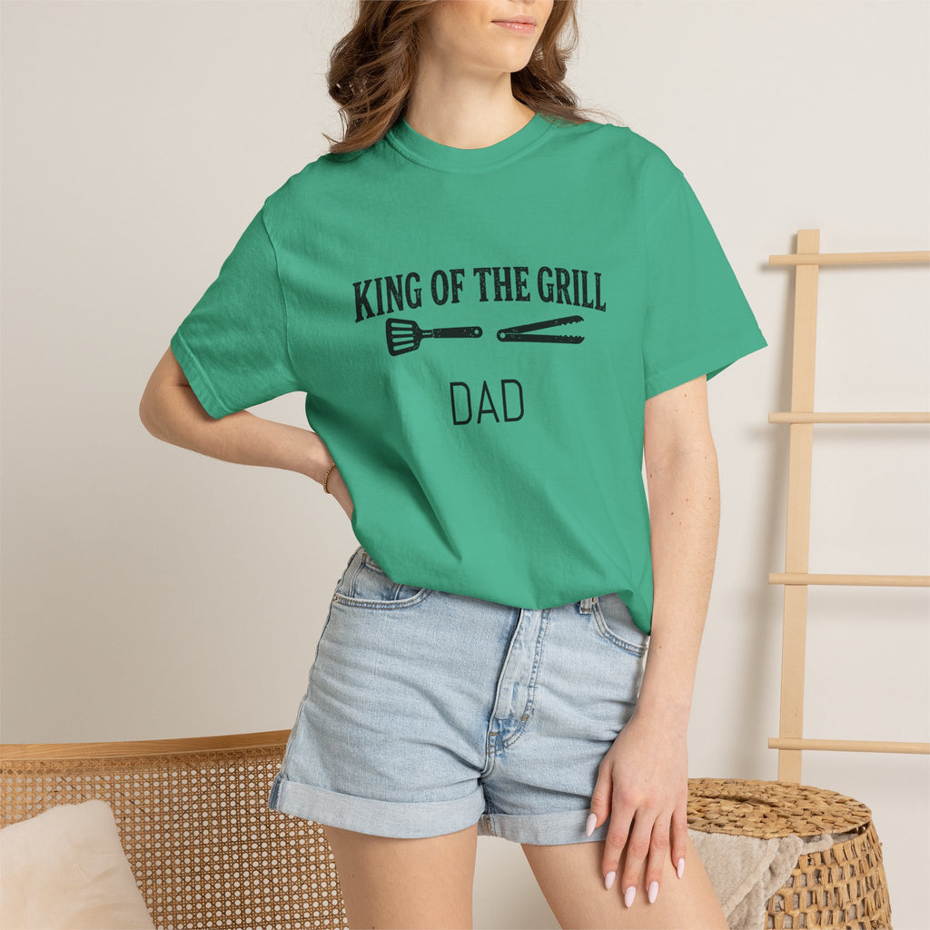 Dad - King of the Grill T-shirt,  Perfect for BBQ, Outdoor Fun, Ideal for Relaxed Outdoor Gatherings