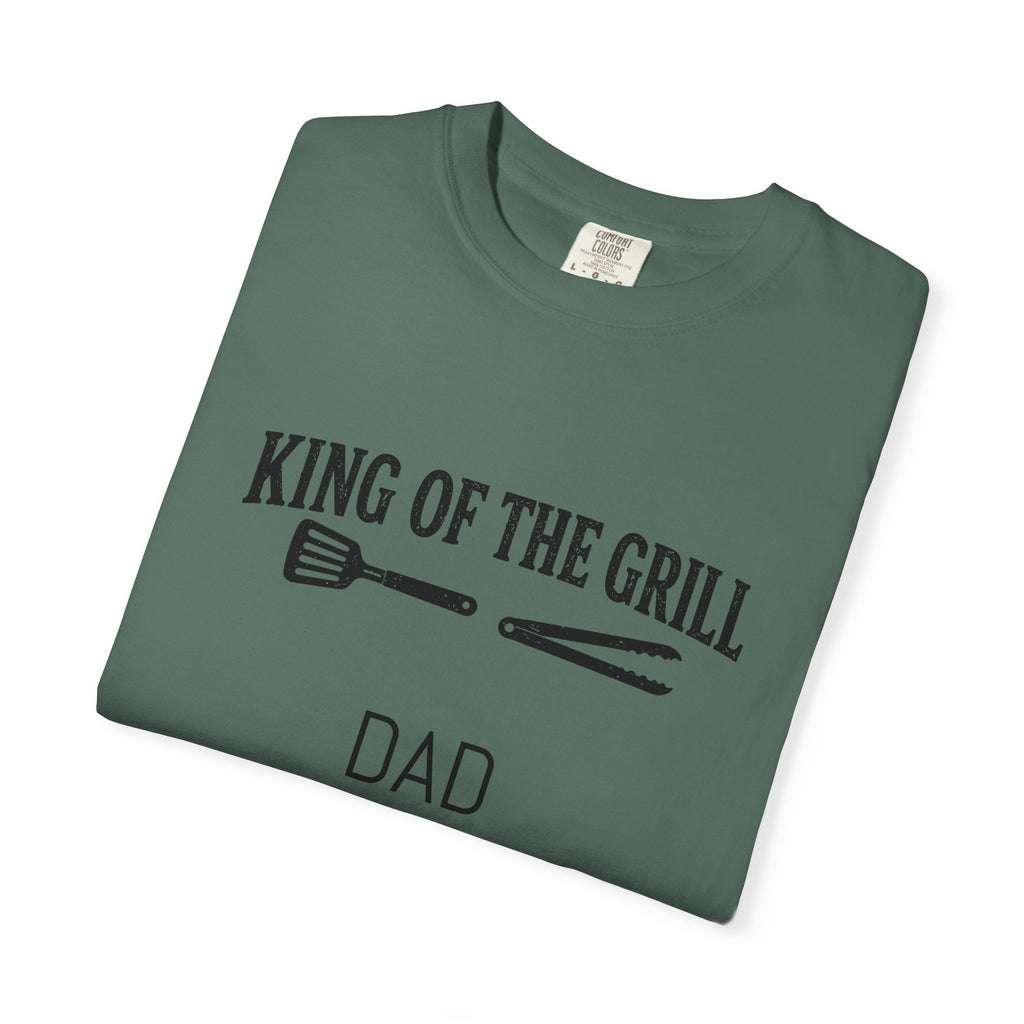 Dad - King of the Grill T-shirt,  Perfect for BBQ, Outdoor Fun, Ideal for Relaxed Outdoor Gatherings