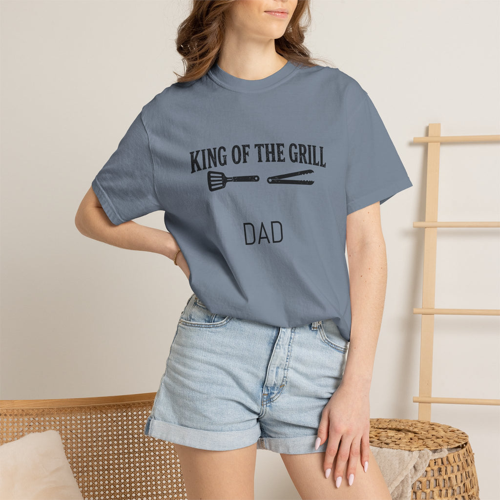 Dad - King of the Grill T-shirt,  Perfect for BBQ, Outdoor Fun, Ideal for Relaxed Outdoor Gatherings