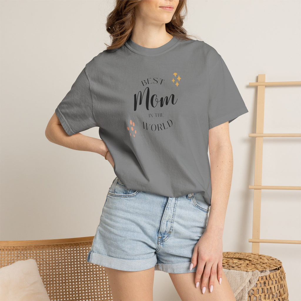 Best Mom in the World T-Shirt - Show Off Her Amazing Role - Wear it for Sunday Brunch