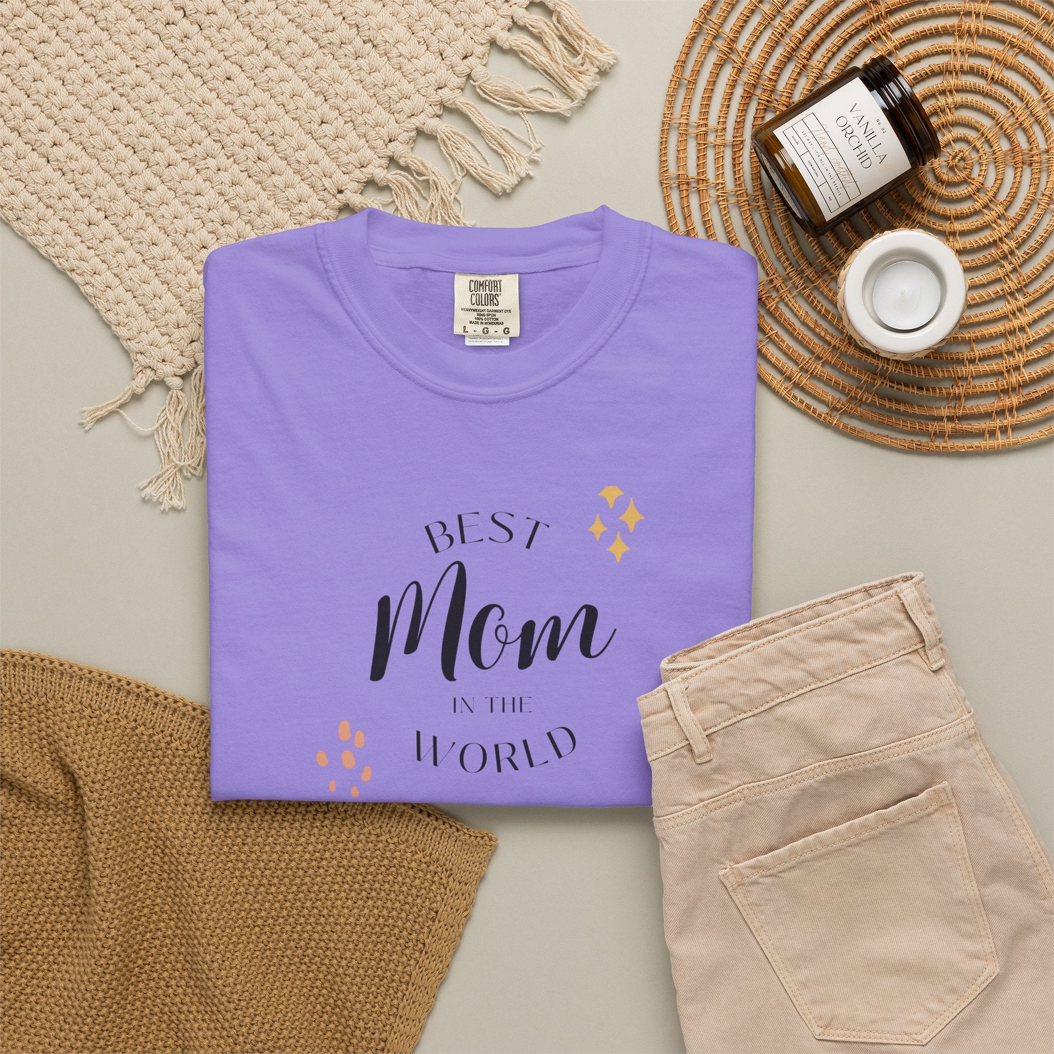 Best Mom in the World T-Shirt - Show Off Her Amazing Role - Wear it for Sunday Brunch