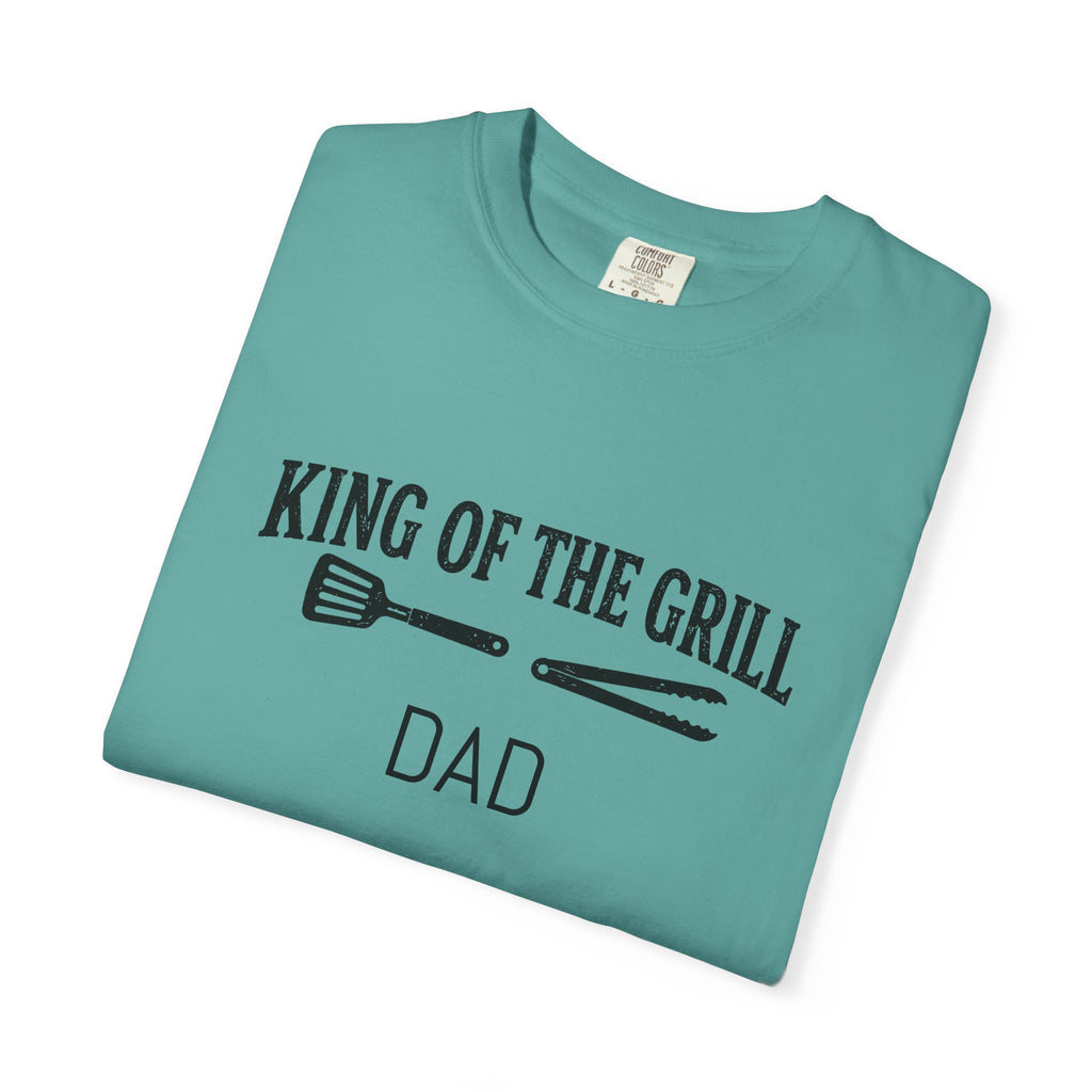 Dad - King of the Grill T-shirt,  Perfect for BBQ, Outdoor Fun, Ideal for Relaxed Outdoor Gatherings