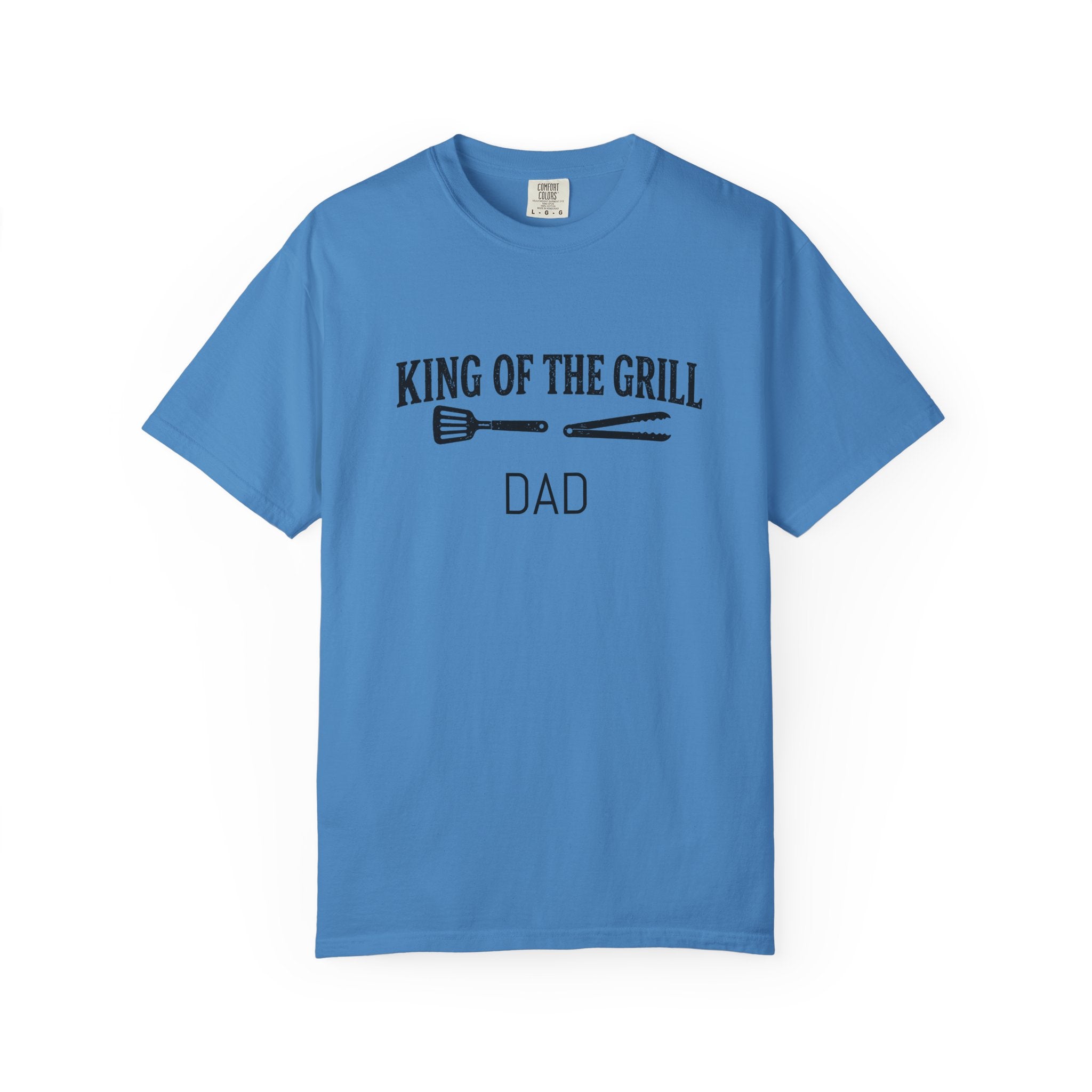 Dad - King of the Grill T-shirt,  Perfect for BBQ, Outdoor Fun, Ideal for Relaxed Outdoor Gatherings
