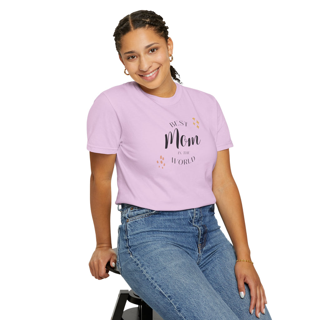 Best Mom in the World T-Shirt - Show Off Her Amazing Role - Wear it for Sunday Brunch