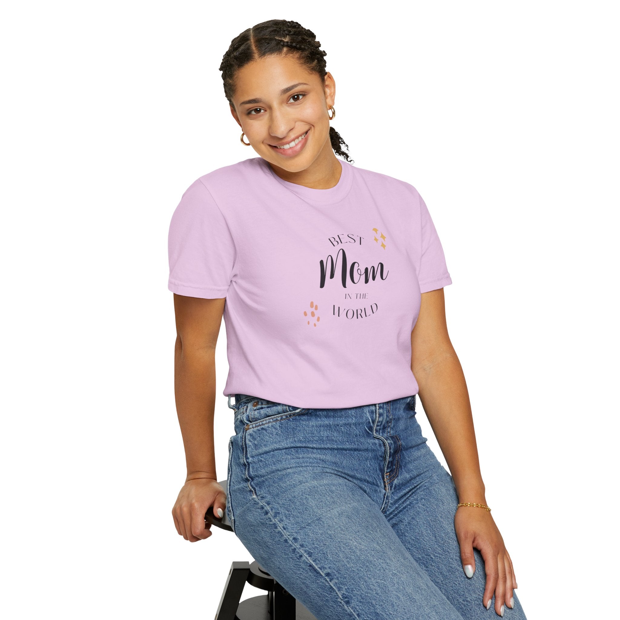 Best Mom in the World T-Shirt - Show Off Her Amazing Role - Wear it for Sunday Brunch
