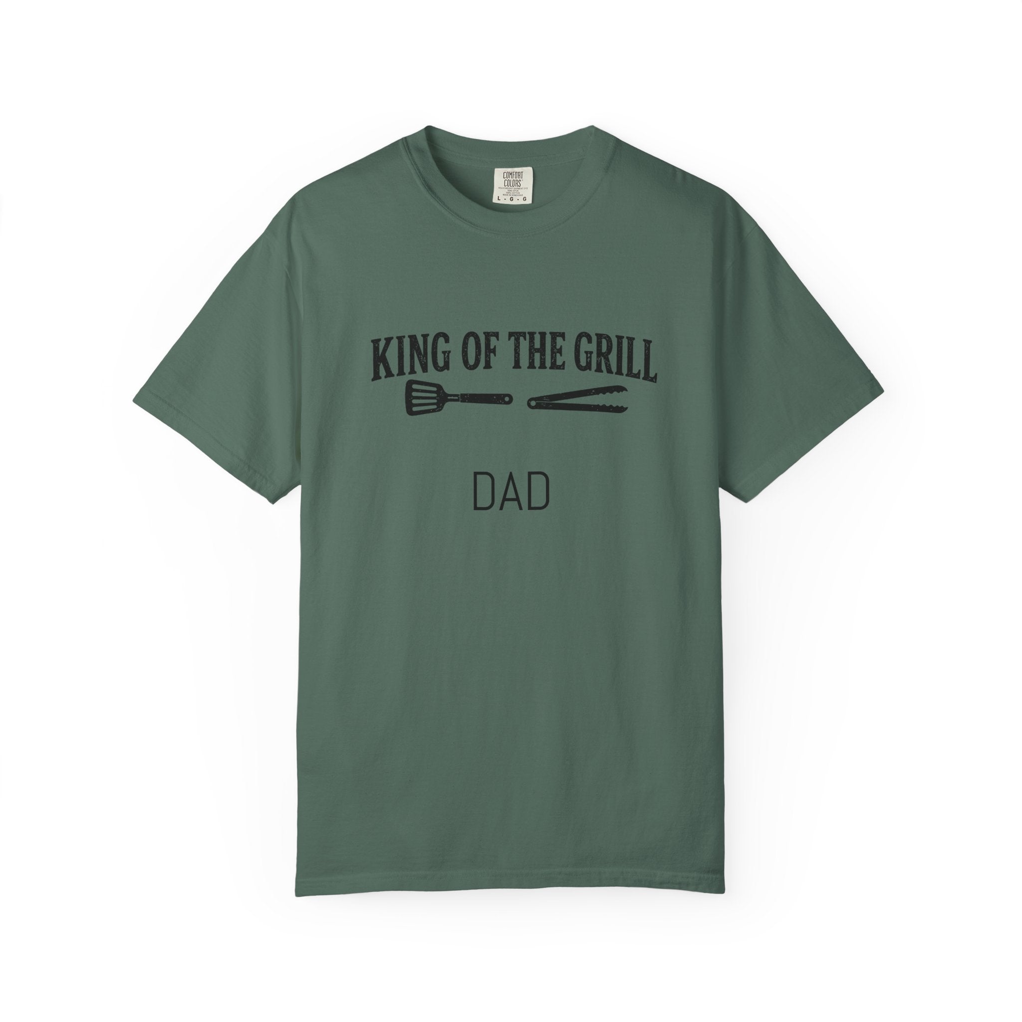 Dad - King of the Grill T-shirt,  Perfect for BBQ, Outdoor Fun, Ideal for Relaxed Outdoor Gatherings