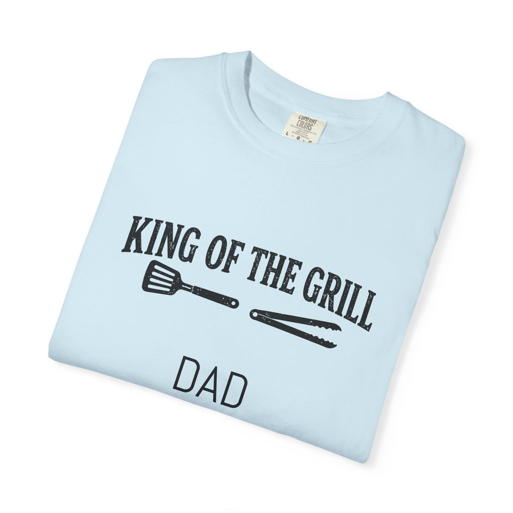 Dad - King of the Grill T-shirt,  Perfect for BBQ, Outdoor Fun, Ideal for Relaxed Outdoor Gatherings