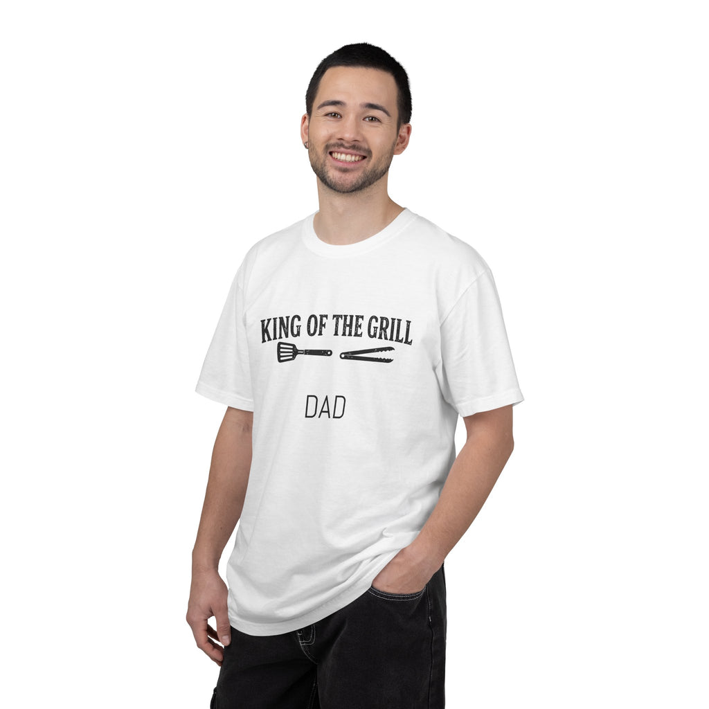 Dad - King of the Grill T-shirt,  Perfect for BBQ, Outdoor Fun, Ideal for Relaxed Outdoor Gatherings