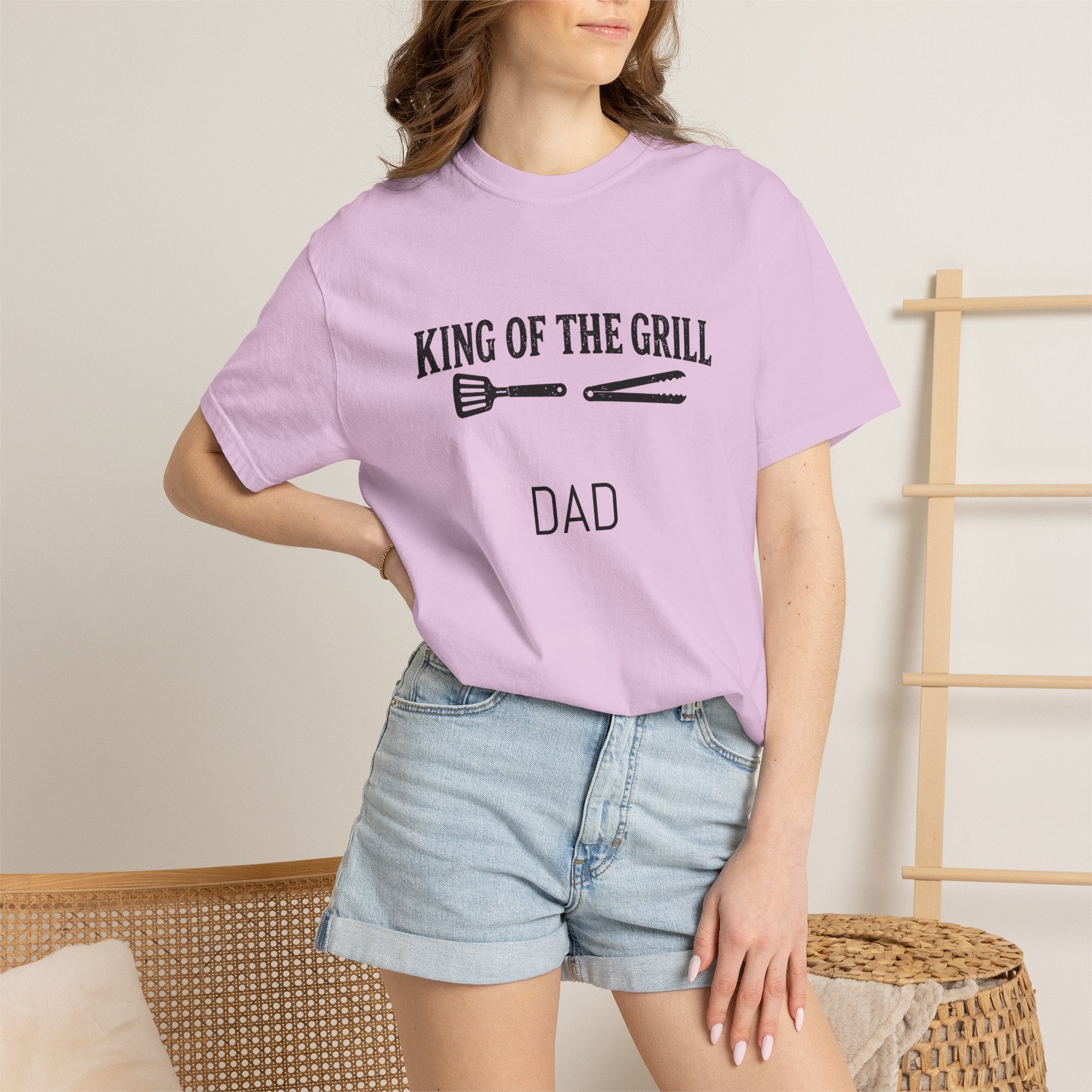 Dad - King of the Grill T-shirt,  Perfect for BBQ, Outdoor Fun, Ideal for Relaxed Outdoor Gatherings