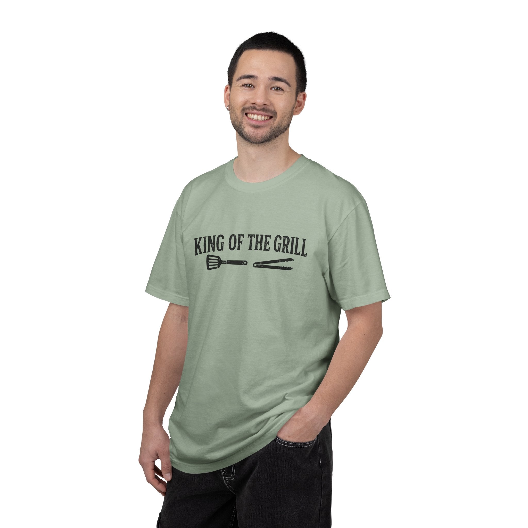 Dad - King of the Grill T-shirt,  Perfect for BBQ, Outdoor Fun, Ideal for Relaxed Outdoor Gatherings
