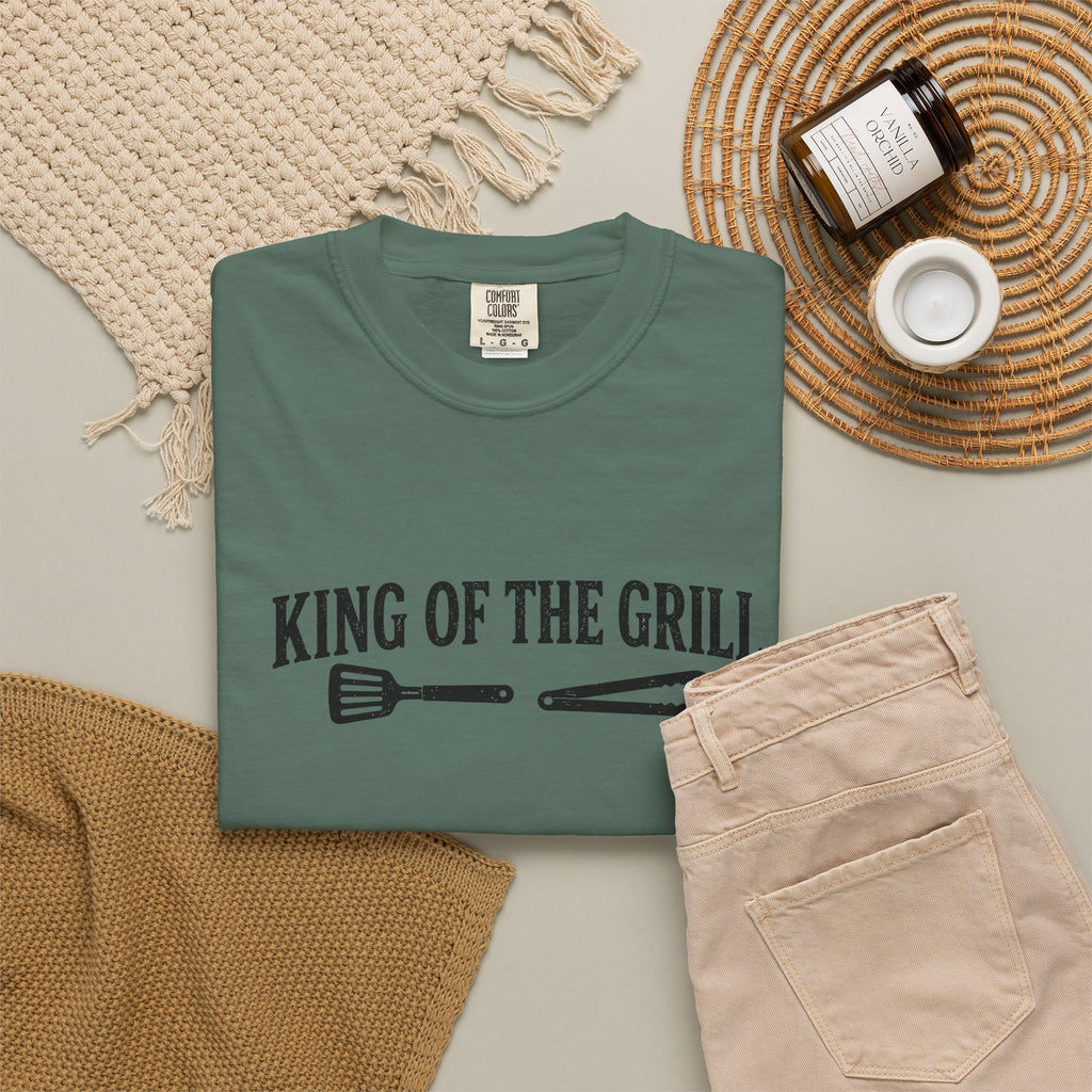 Dad - King of the Grill T-shirt,  Perfect for BBQ, Outdoor Fun, Ideal for Relaxed Outdoor Gatherings